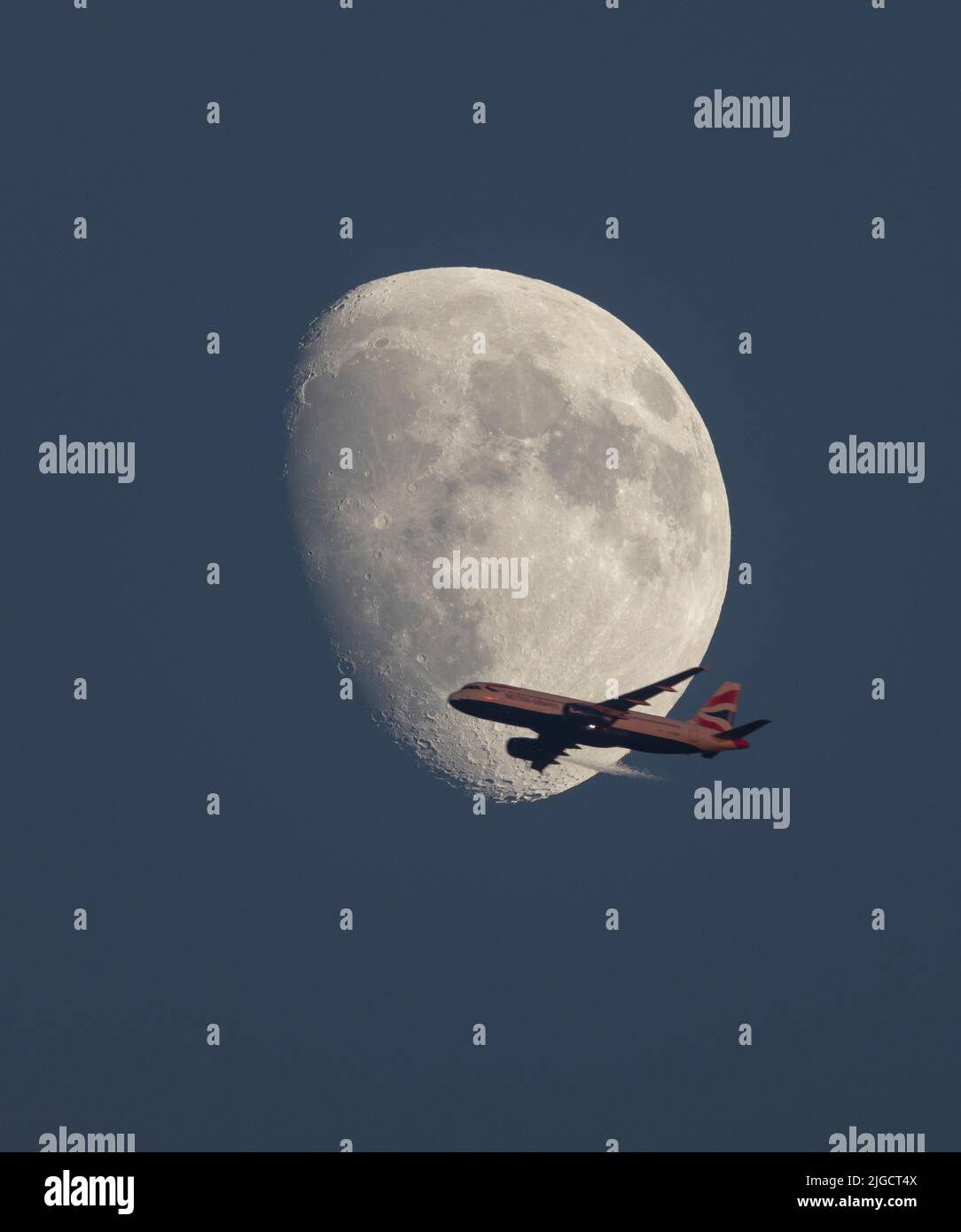 London, Großbritannien. 9. Juli 2022. Der abendliche Flug von British