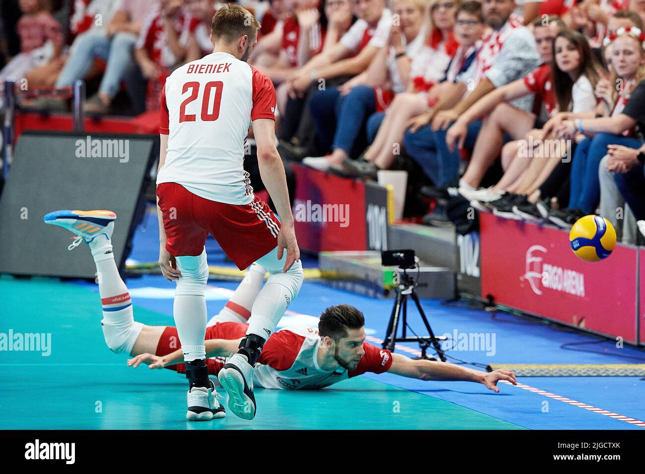 Aleksander Sliwka (R) und Mateusz Bieniek (L) aus Polen beim Spiel der FIVB Volleyball Nations League 2022 zwischen Polen und den Niederlanden in Danzig, Polen, am 09. Juli 2022. Stockfoto