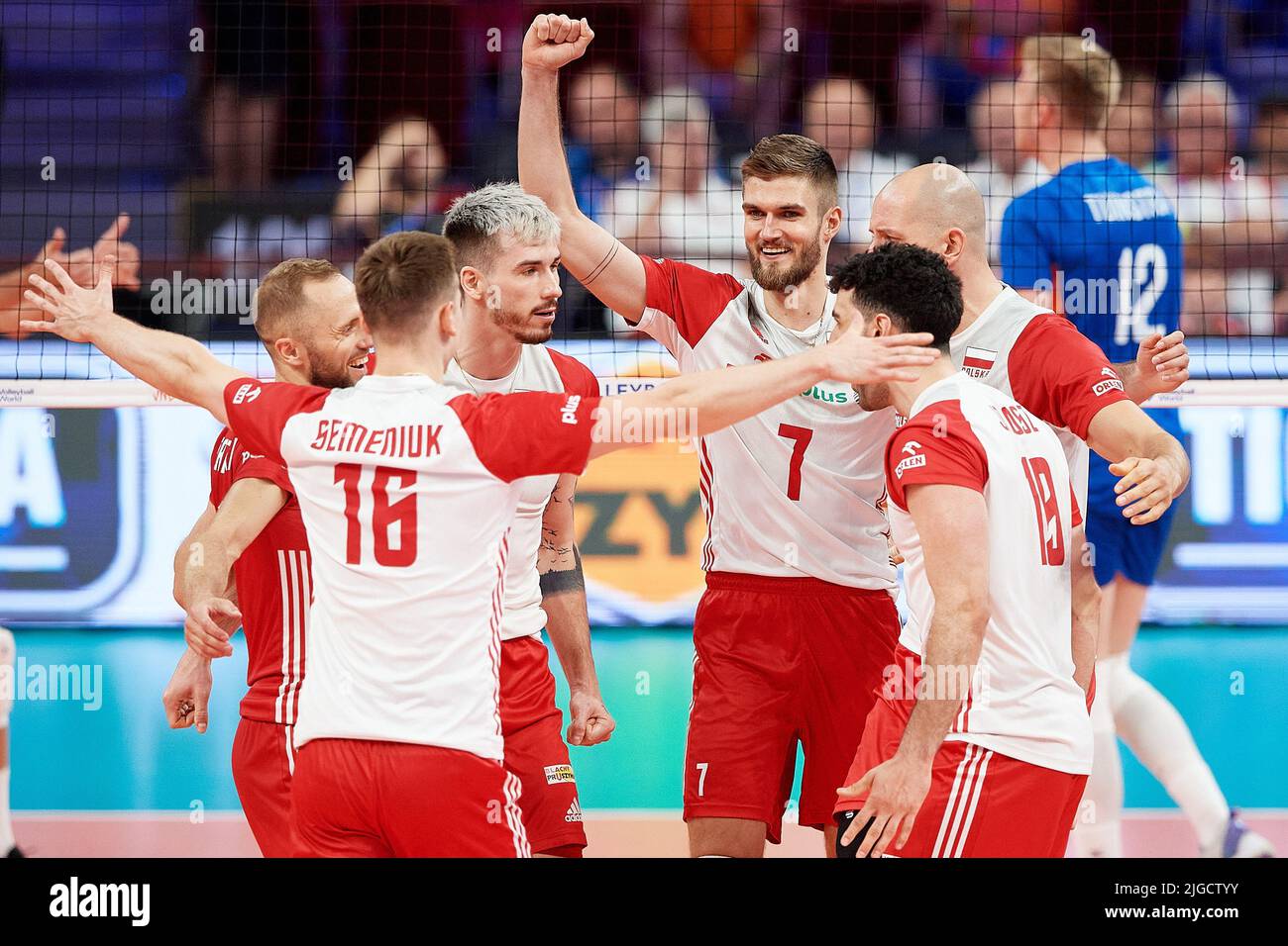 Die Spieler Polens reagieren beim Spiel der FIVB Volleyball Nations League 2022 zwischen Polen und den Niederlanden in Danzig, Polen, am 09. Juli 2022. Stockfoto