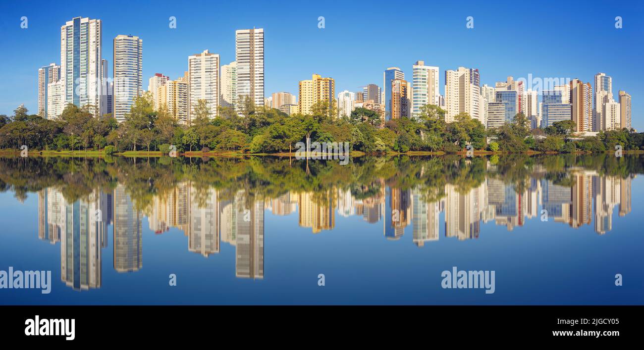 Blick auf den Igapó-See in der Stadt Londrina, Brasilien. Stockfoto