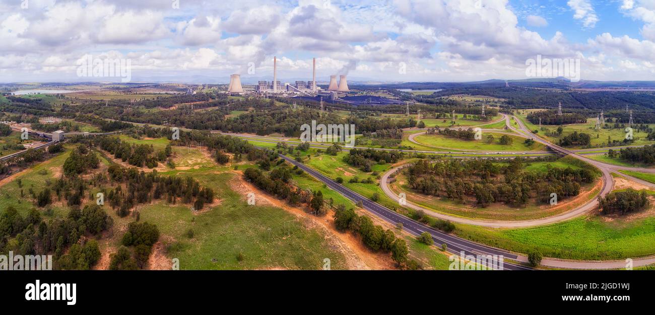 Bayswater Kraftwerk im australischen Hunter Valley Verbrennung von Schwarzbraunkohle zur Stromerzeugung - Luftpanorama. Stockfoto