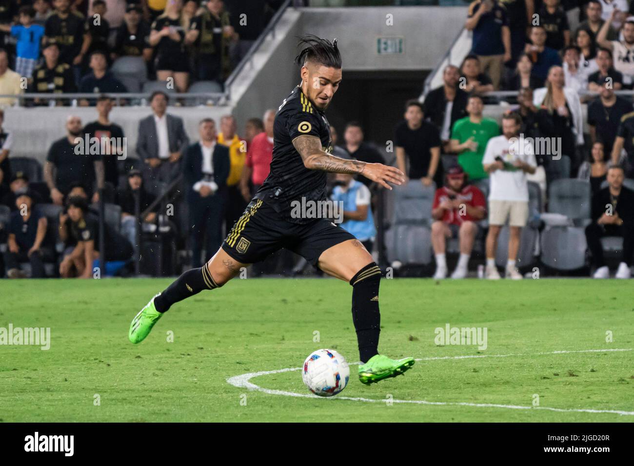 Der LAFC-Stürmer Cristian Arango (9) schießt und schießt bei einem MLS-Spiel gegen die LA Galaxy am Freitag, den 8. Juli 2022, in der Banc of California St ein Tor Stockfoto