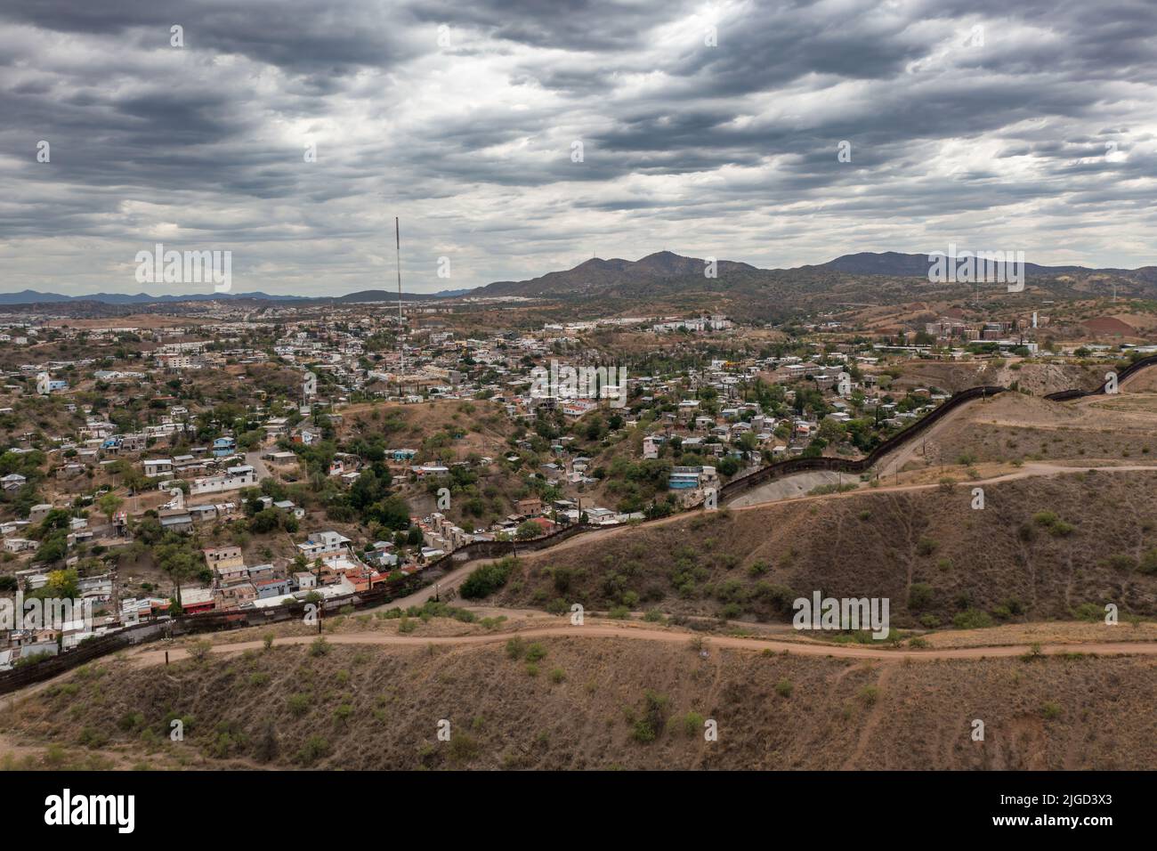 AN der GRENZE ZWISCHEN DEN USA und Mexiko in Nogales, Arizona. Stockfoto