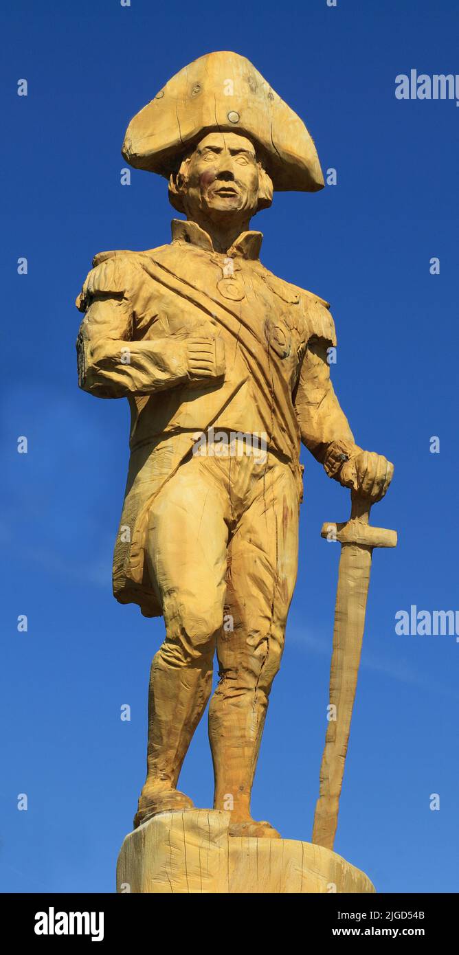 Admiral Lord Horatio Nelson, Holzskulptur, Schnitzerei, Burnham Thorpe, von Kettensägen-Künstler Henry Hepworth-Smith, aus norwegischem Ahornstamm Stockfoto