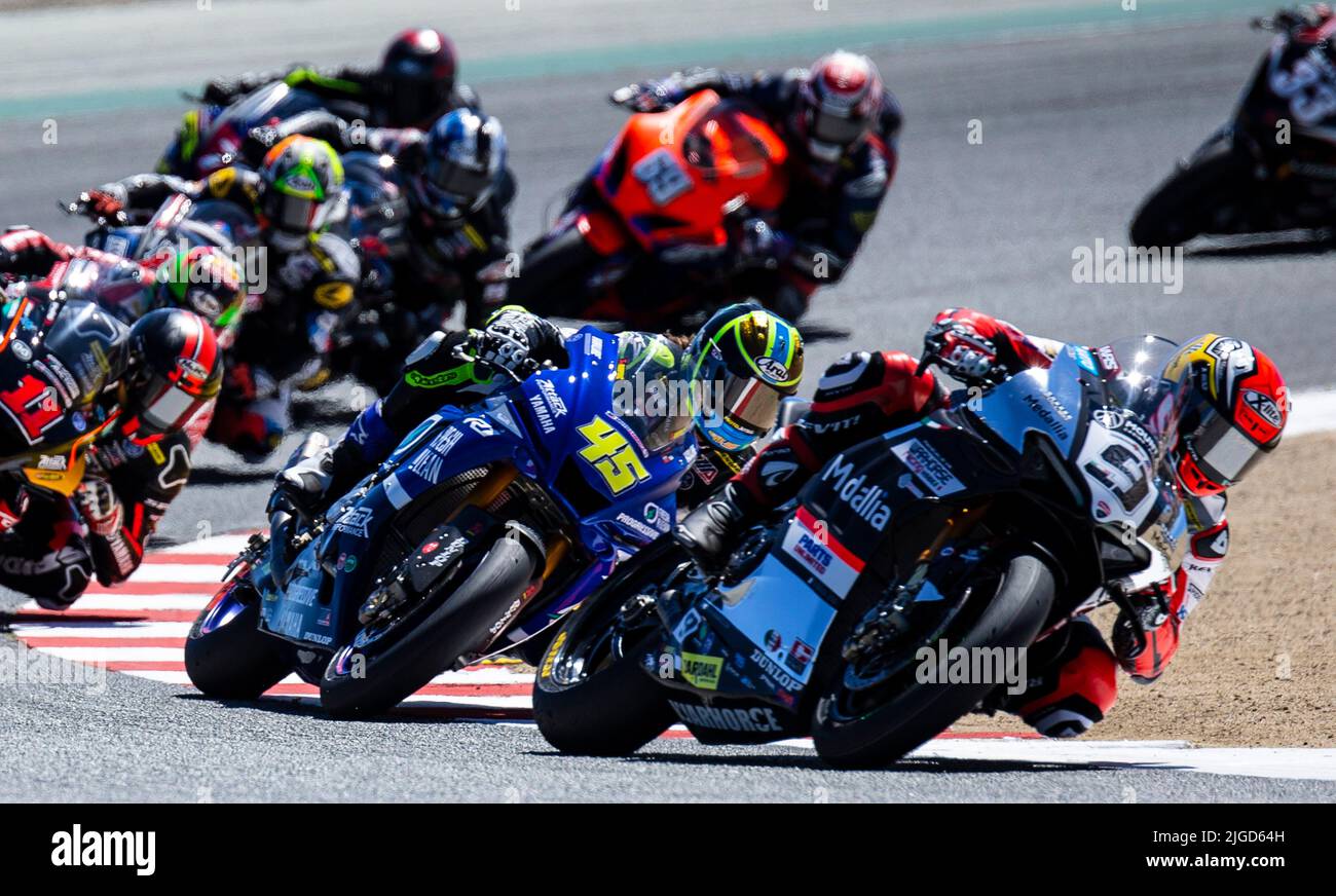 Juli 09 2022 Monterey, CA, USA Danilo Petrucci (9) und Camron Peterson (45) brechen aus Runde 2 beim Geico MotoAmerica Superbikes Rennen 1 aus dem Ruder. Jake Gagne gewann das Rennen in der WeatherTech Laguna Seca Monterey, CA Thurman James/CSM Stockfoto