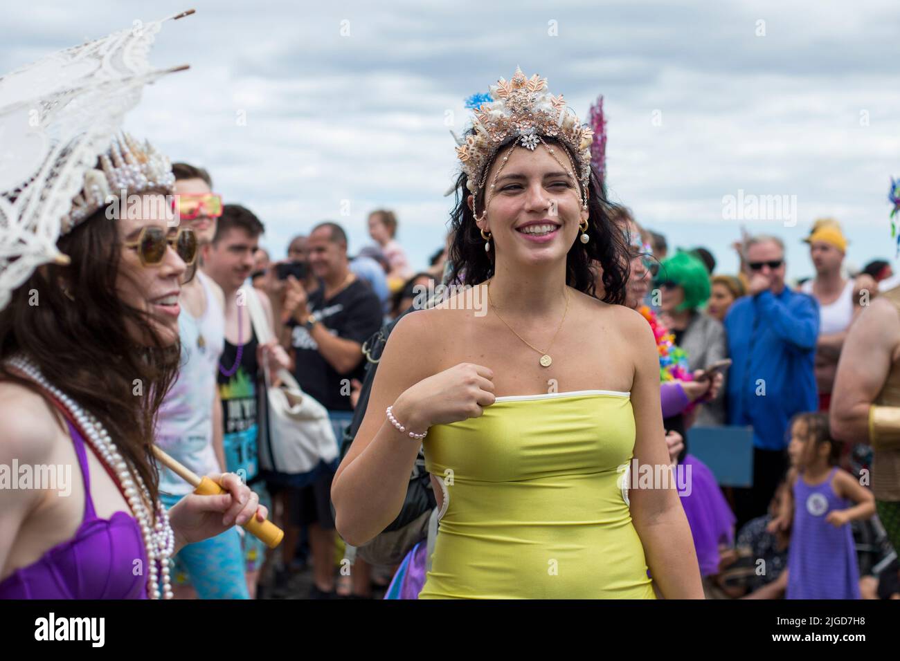 Frauen in Kostümen bei der Meerjungfrau-Parade, NYC, 2022 Stockfoto