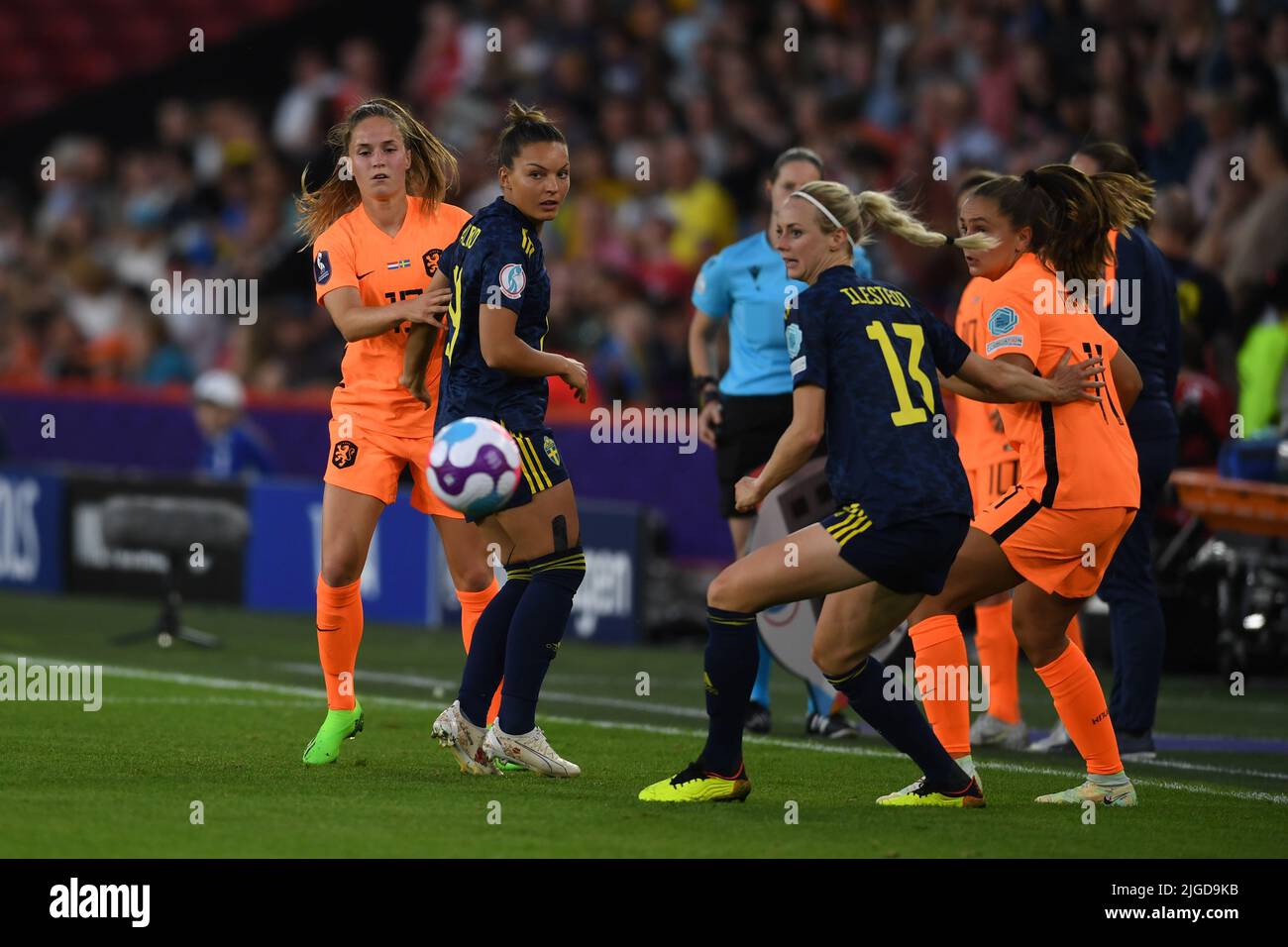 Sheffield, Großbritannien. 9.. Juli 2022. Marisa Olislagers (Niederländische Frauen) Nathalie Bjorn (Schwedische Frauen) Amanda Ilestedt (Schwedische Frauen)Lieke Martens (Niederländische Frauen) während des UEFA Women s Euro England 2022-Spiels zwischen den Niederlanden 0-0 Schweden im Bramall Lane Stadium am 9. Juli 2022 in Sheffield, England. Quelle: Maurizio Borsari/AFLO/Alamy Live News Stockfoto