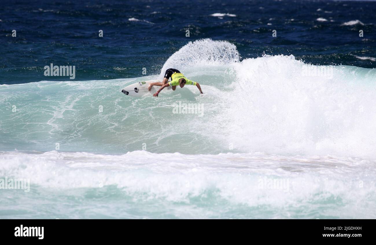 MEREWETHER BEACH - 14. MÄRZ: Angelo Lozano aus Mexiko nimmt am 4-Sterne WQS Surfest professionellen Surfing Wettbewerb am 14. März 2010 in Merewether, Au, Teil Stockfoto