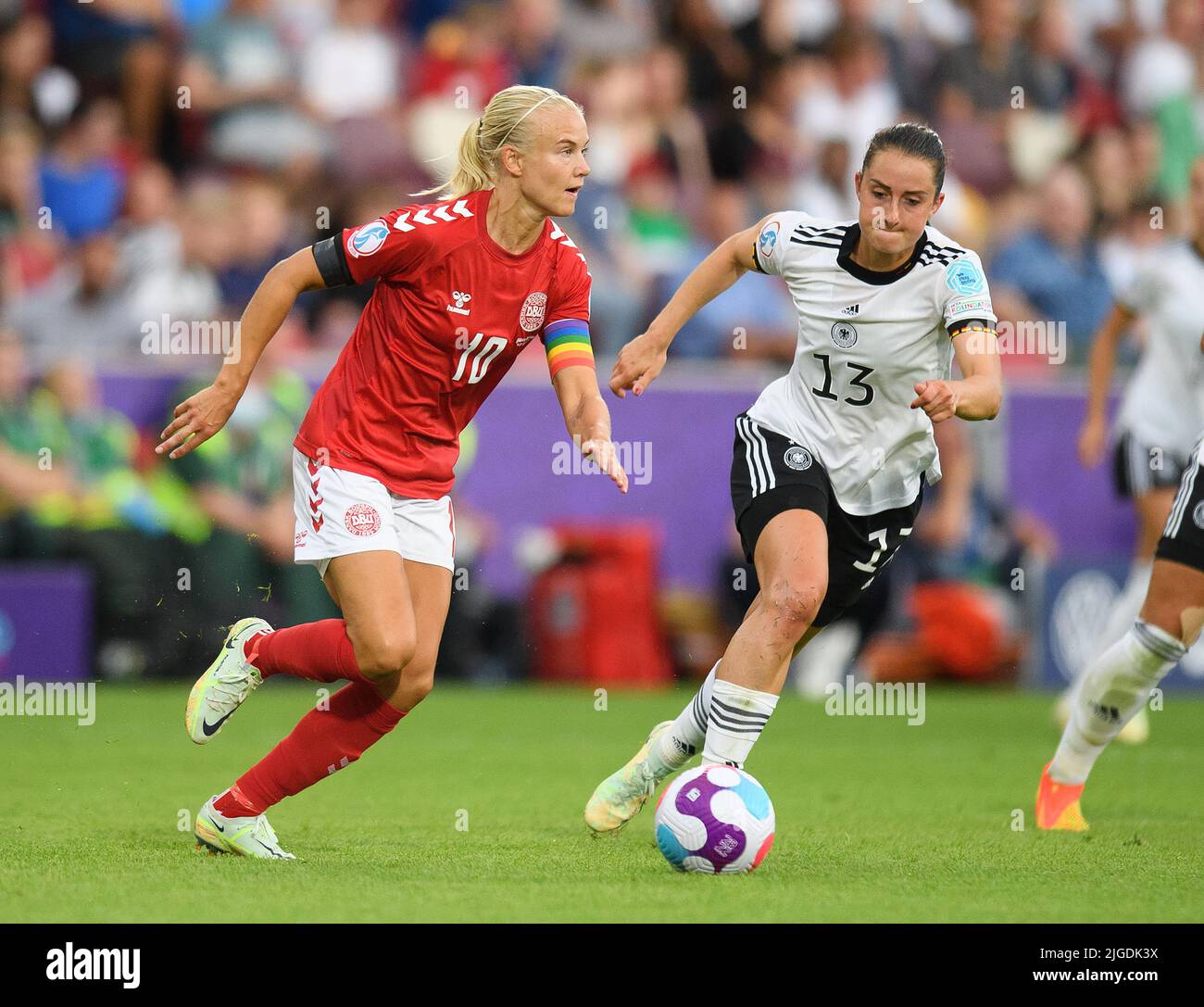 08 Jul 2022 - Deutschland gegen Dänemark - UEFA Women's Euro 2022 - Gruppe B - Brentford Community Stadium Denmark's Pernille Harder während des UEFA Women's Euro 2022 Spiels gegen Deutschland Bildnachweis: © Mark Pain / Alamy Live News Stockfoto