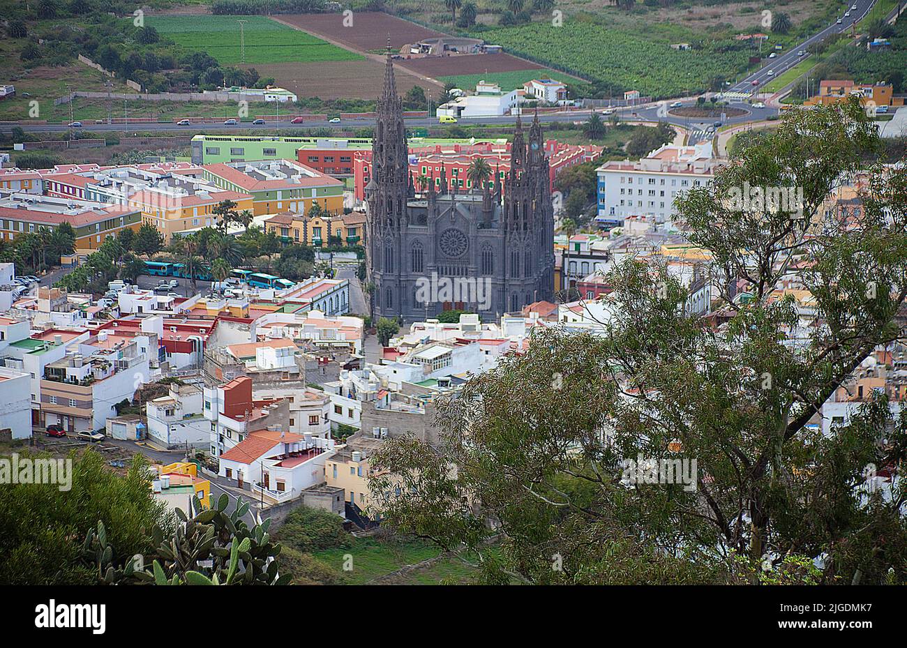 Blick vom Montana de Arucas über das Dorf Arucas mit der Kathedrale San Juan Bautista, Wahrzeichen von Arucas, Grand Canary, Kanarische Inseln, Spanien Stockfoto