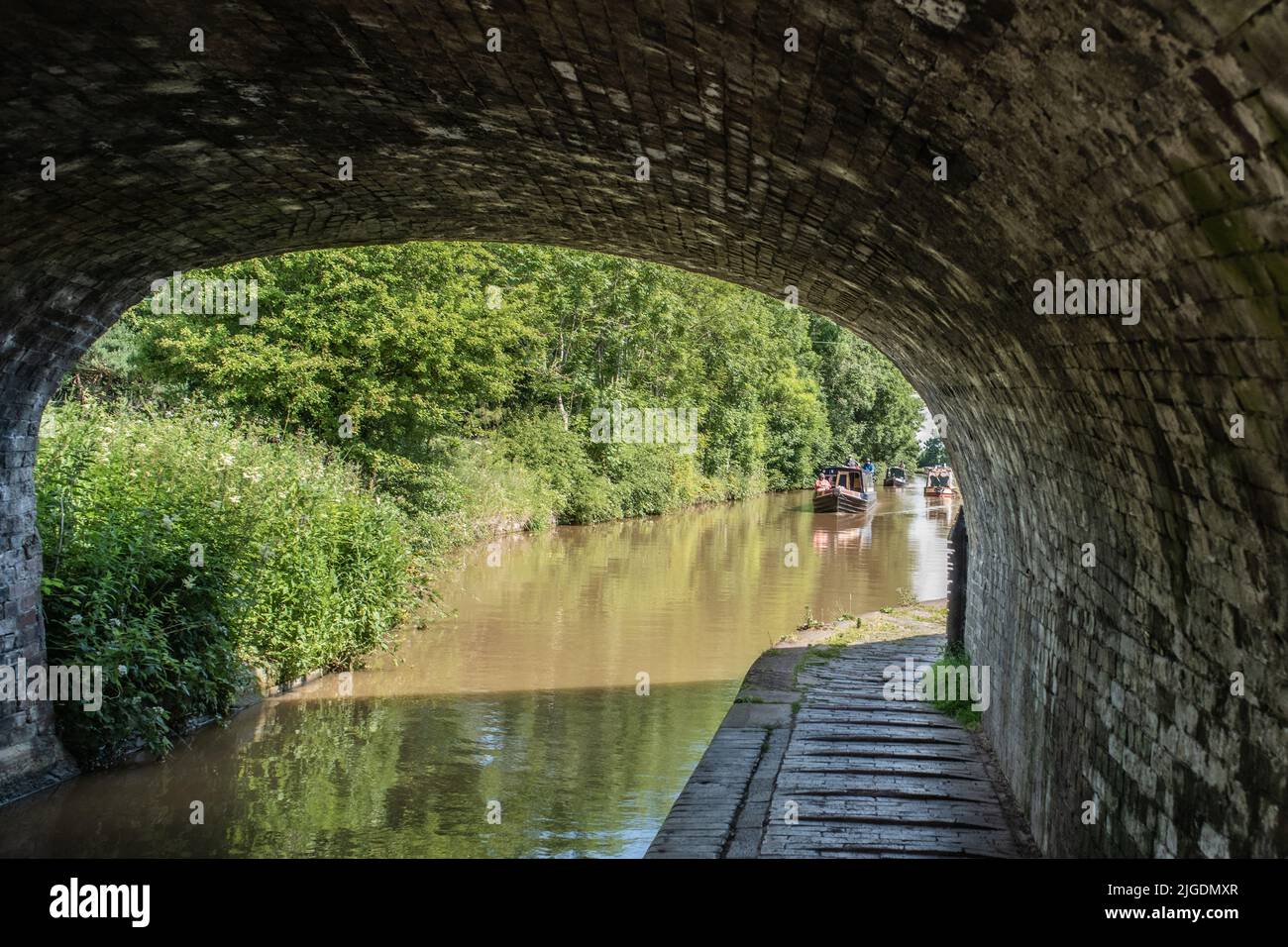 Nantwich-Brücke über Kanal-Schmalboot-Landschaft, Shropshire Union Canal, Chephire. Stockfoto