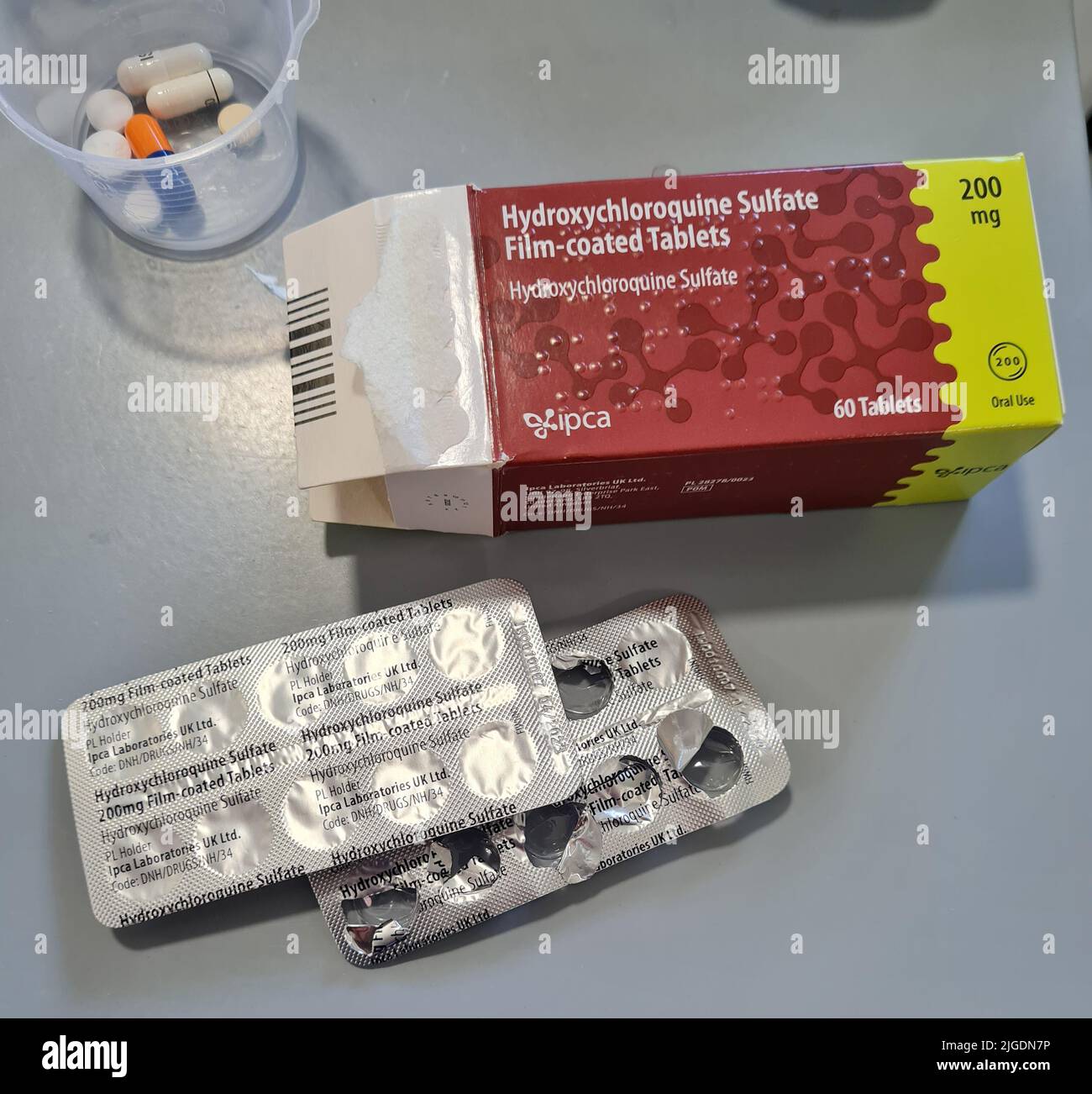 Box mit Hydroxychloroquin-Sulfattabletten, die in bestimmten Bereichen zur Behandlung von Covid verwendet werden Stockfoto