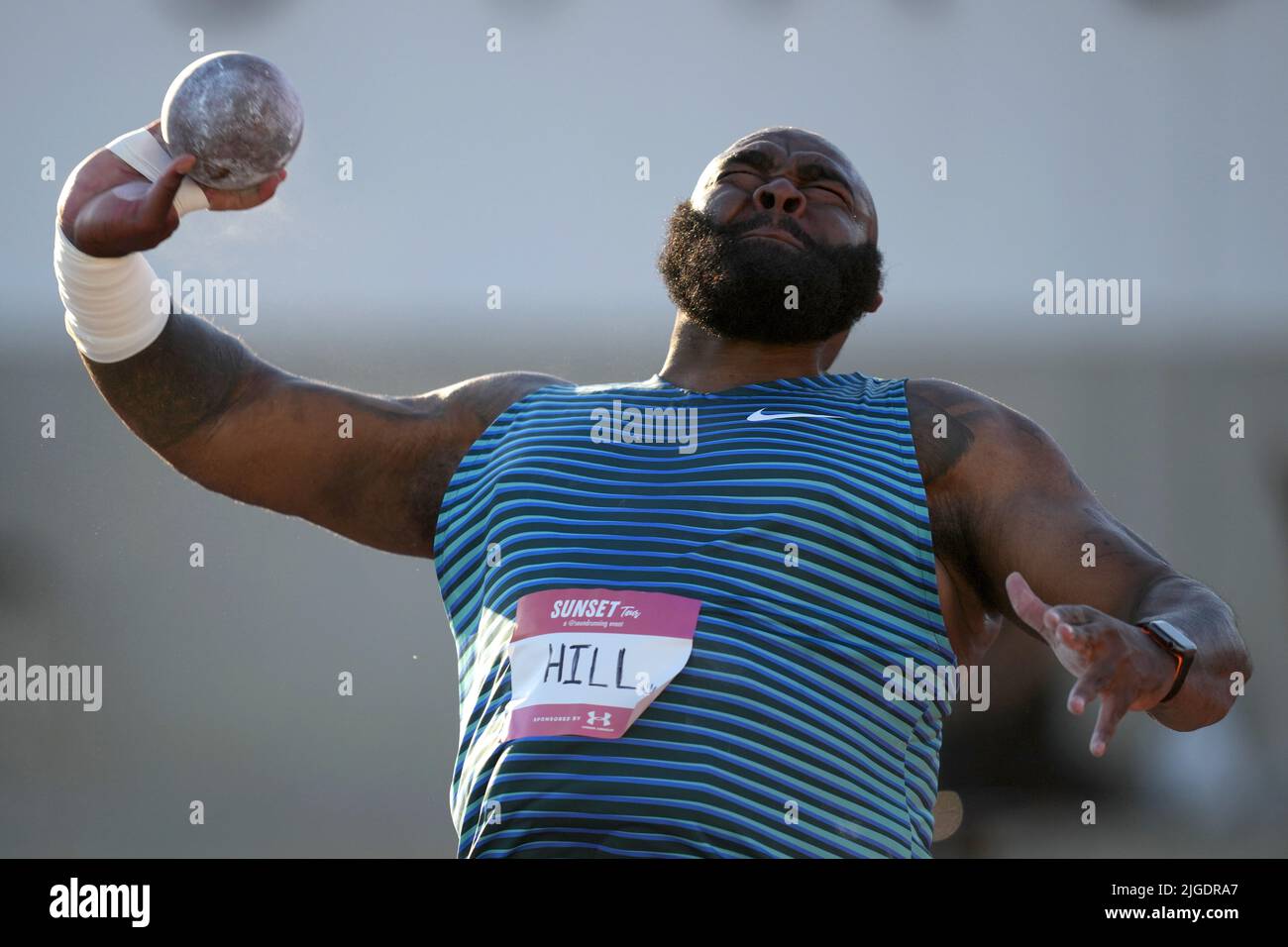 Darrell Hill gewinnt den Schuss auf 69-4 3/4 m (21,15 m) während der Under Armour Sunset Tour Track and Field Meet am Samstag, den 9. Juli 2022, in Los Angeles. Stockfoto