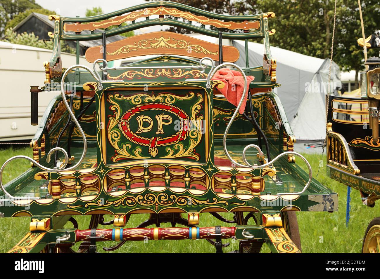 Traditioneller kunstvoll handbemalter Wagen. Appleby Horse Fair, Appleby in Westmorland, Cumbria Stockfoto