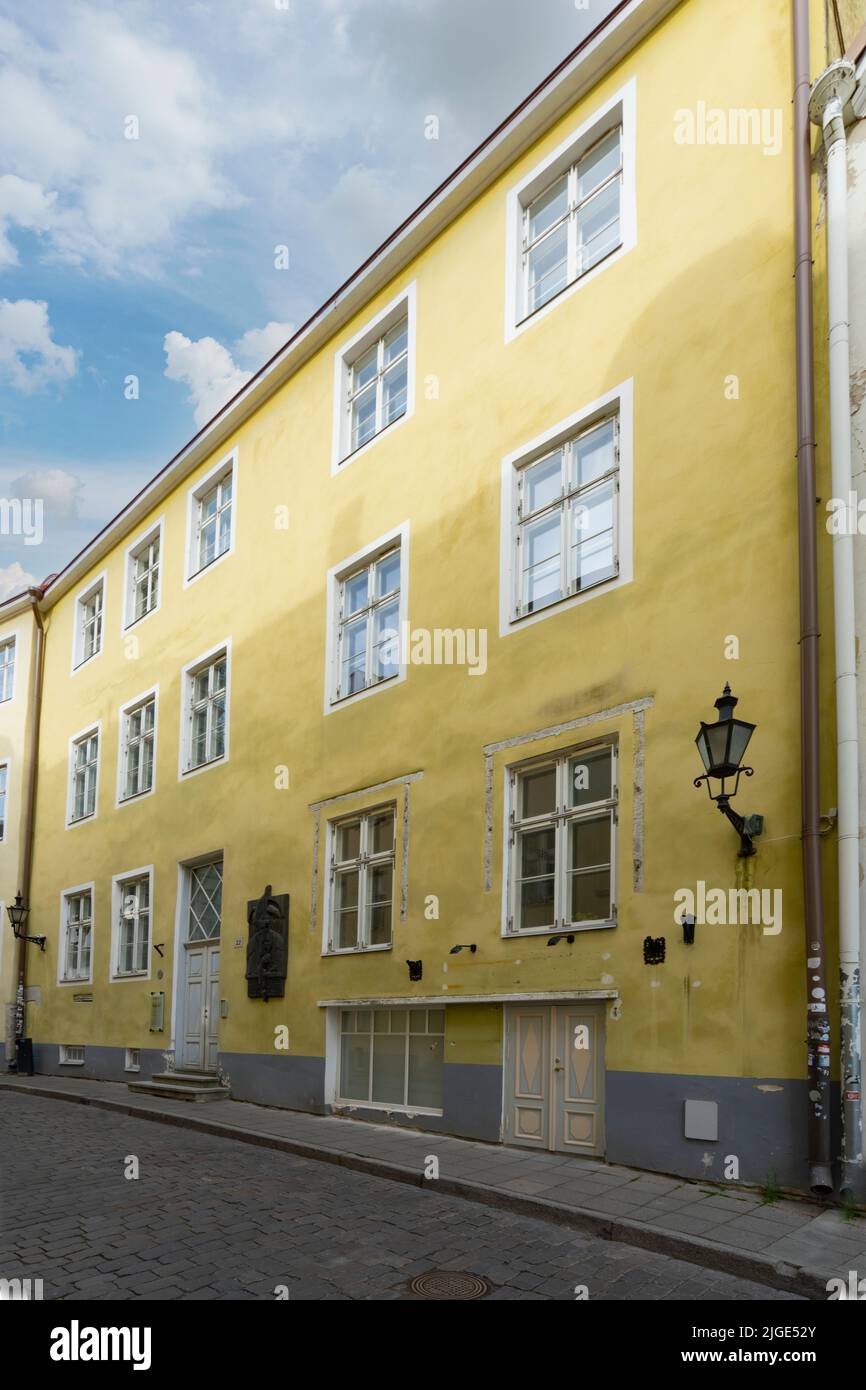 Tallinn, Estland. Juli 2022. Das alte Haus des Malers Michel Sittow im historischen Stadtzentrum. Stockfoto