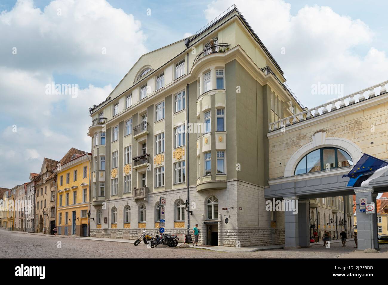 Tallinn, Estland. Juli 2022. Außenansicht des Museumsgebäudes der KGB-Gefängniszellen in der Innenstadt Stockfoto