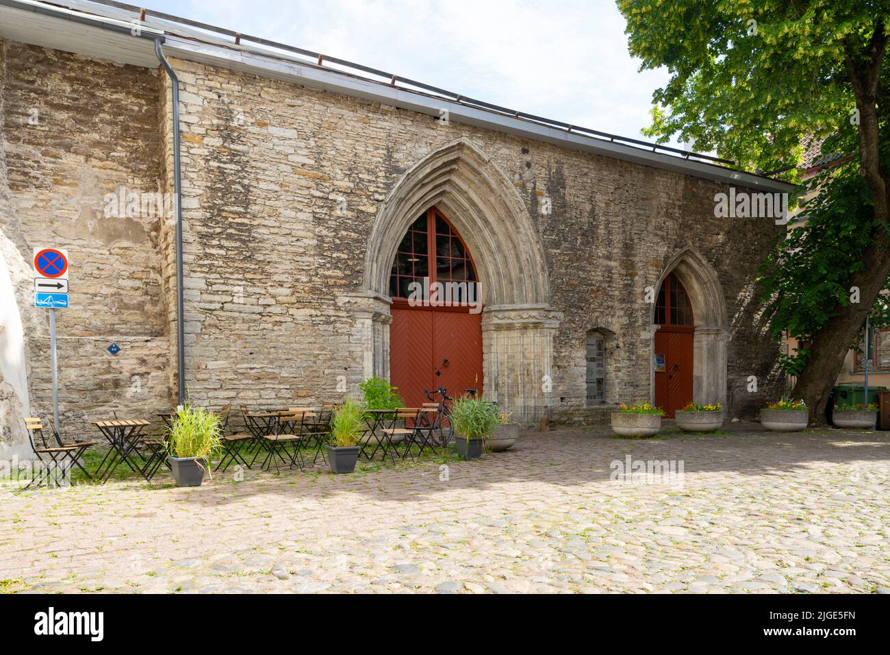 Tallinn, Estland. Juli 2022. Außenansicht der katholischen St. Katharinen-Kirche im Stadtzentrum Stockfoto