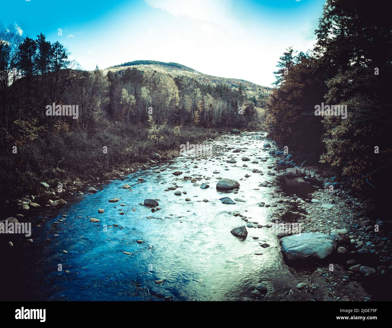 Der wilde Fluss um Hastings, Maine im Oktober Stockfoto