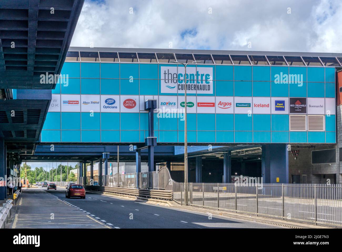 Fußgänger- und Verkehrstrennung im Centre, Cumbernauld New Town in North Lanarkshire, Schottland. Stockfoto