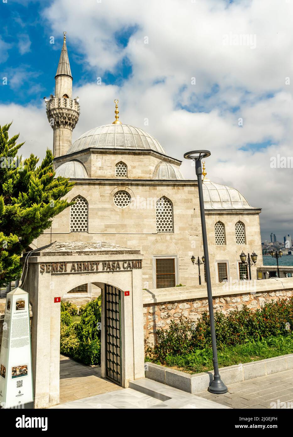 Shemsi-Pascha-Moschee ( Şemsi Ahmet Paşa Camii ) - osmanische Moschee aus dem 16.. Jahrhundert in Üsküdar, in Istanbul, Türkei. Gestaltet von Mimar Sinan Stockfoto