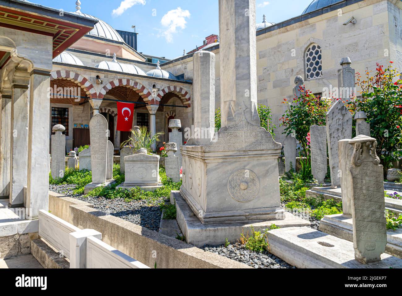Innenhof, Friedhof Koca Sinan Pasa Moschee Komplex - Gebäudekomplex in Fatih, Istanbul, Türkei Stockfoto