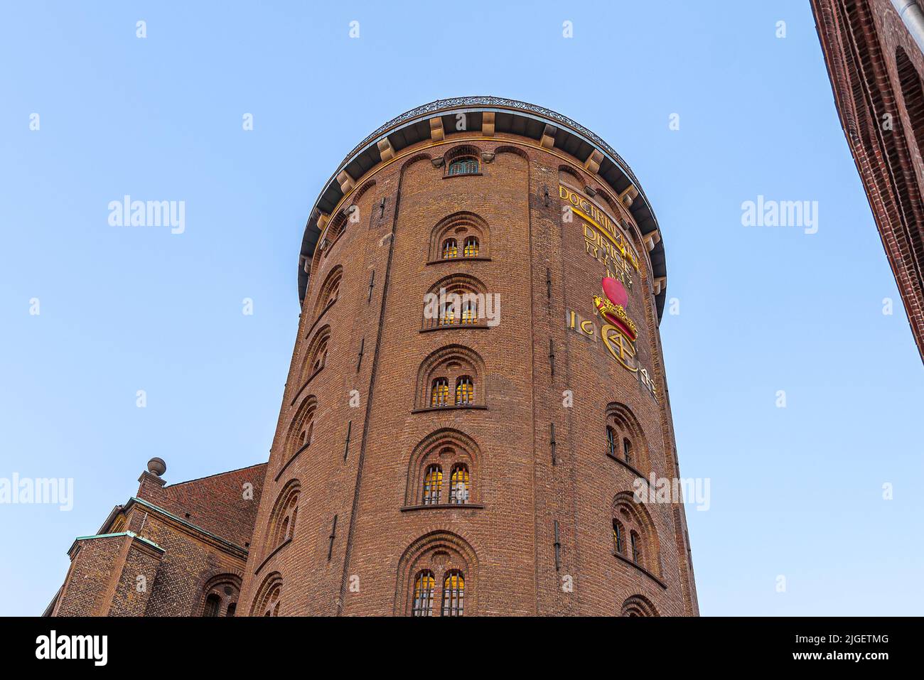 Ikonisches Gebäude der Rundturm wurde 1637 vom König Christian IV. Erbaut, Kopenhagen, 6. September 2021 Stockfoto
