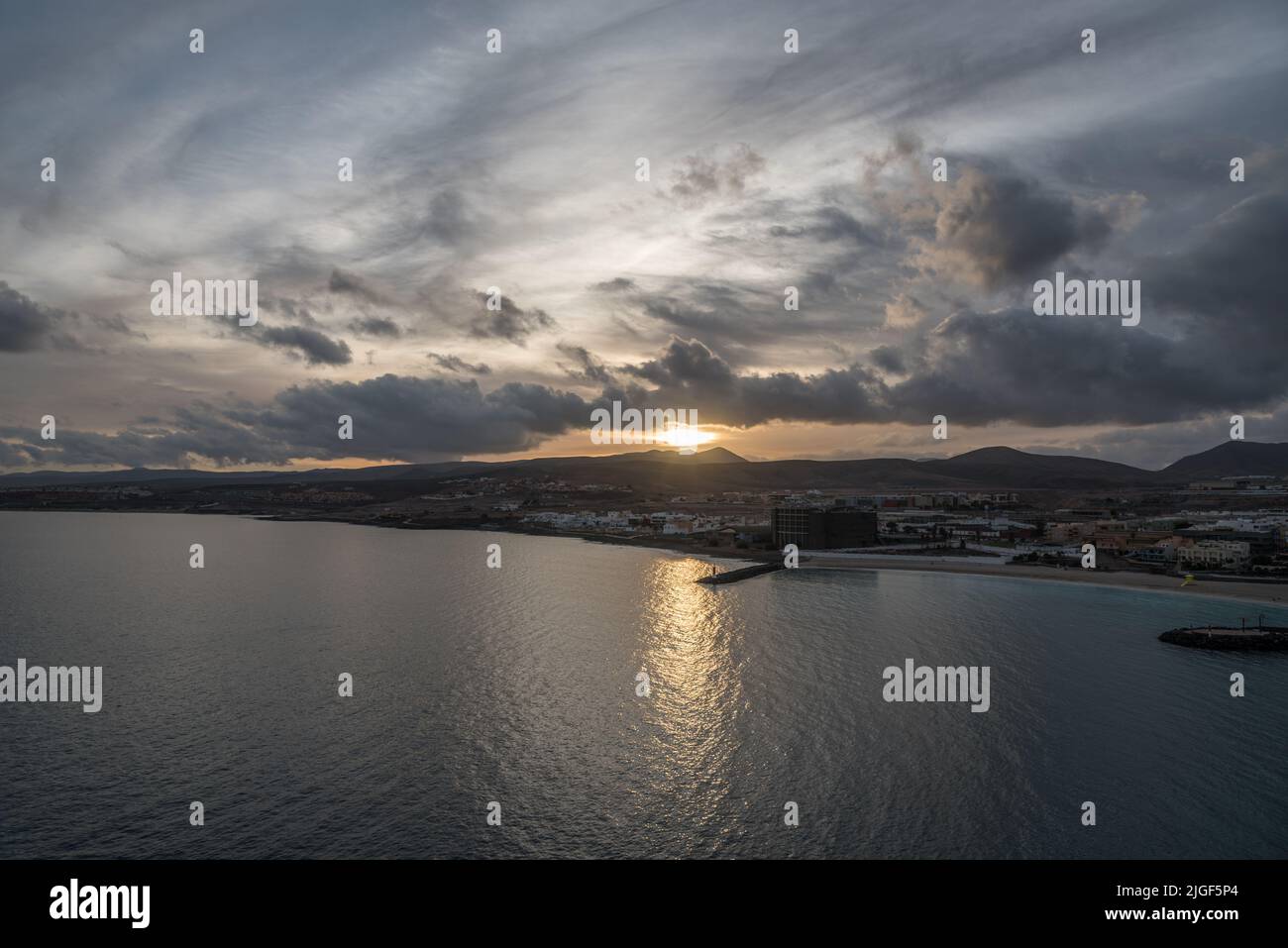 Sonnenuntergang an der Küste über Puerto Del Rosario Stockfoto