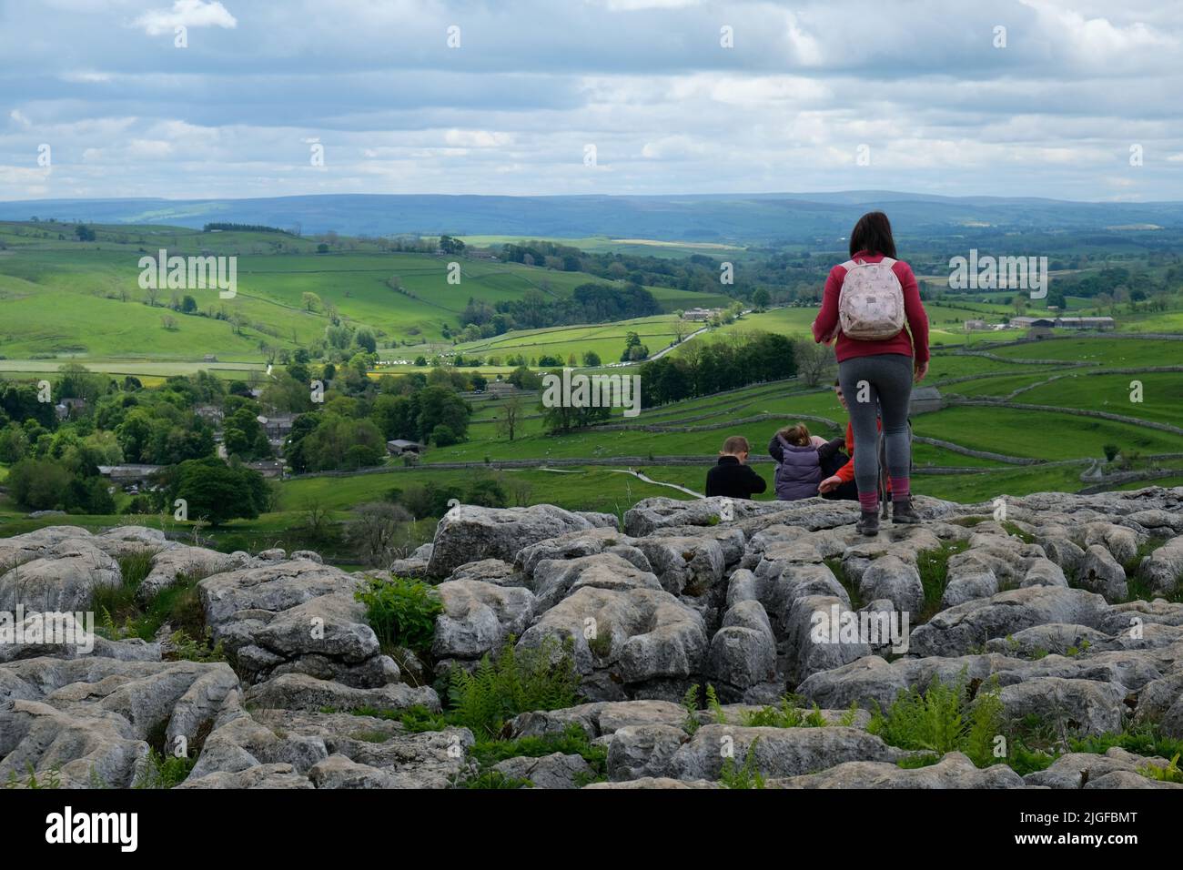 Tourist in Malham Cove, Yorkshire Stockfoto