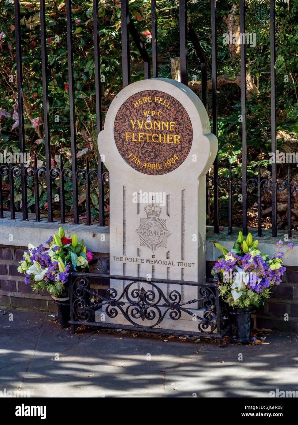 WPC Yvonne Fletcher Memorial St James's Square London. Yvonne Fletcher war eine Metropolitan Police Officer, die vor der libyschen Botschaft London 1984 getötet wurde. Stockfoto