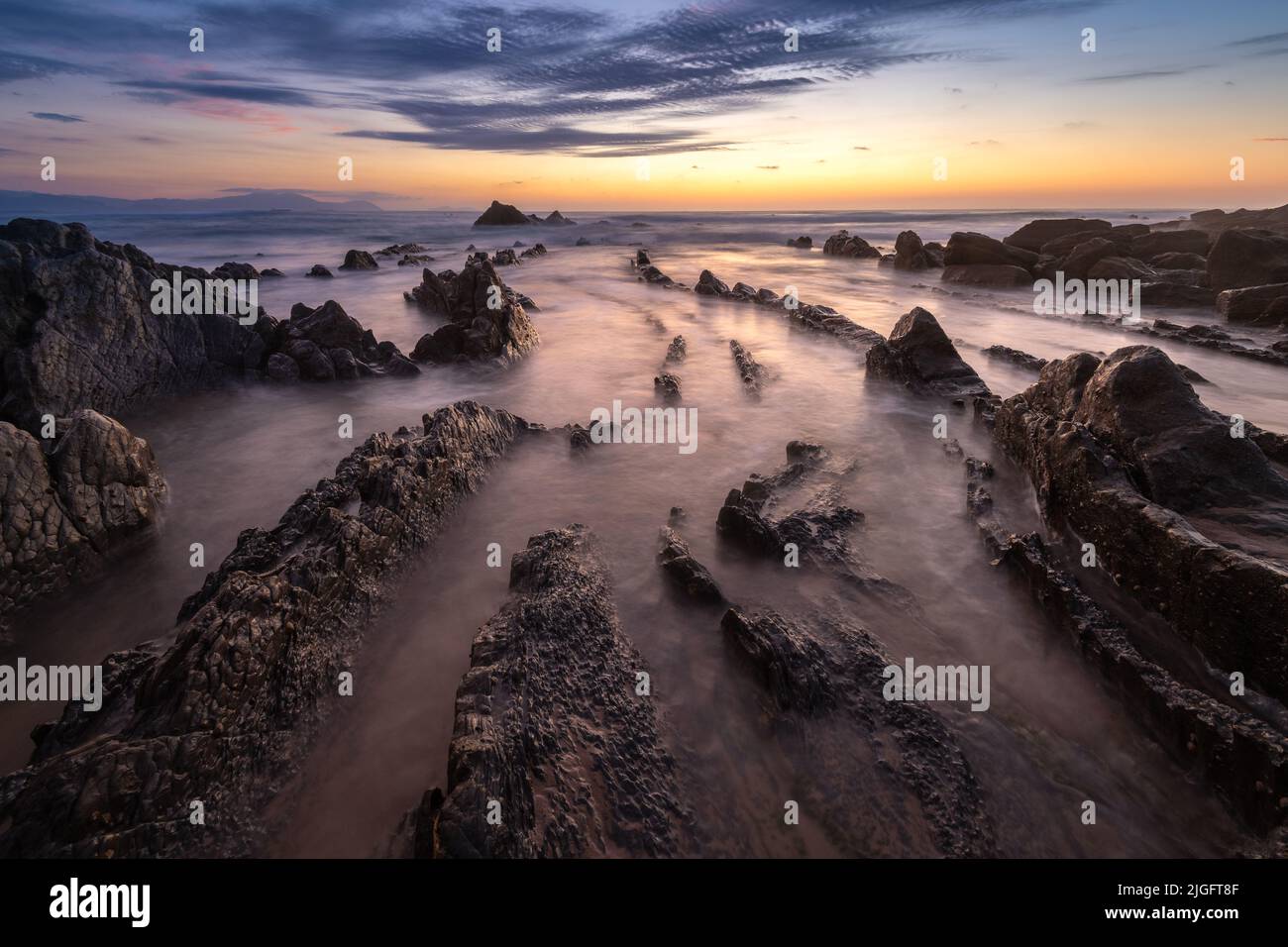 Strand von Barrika bei Sonnenuntergang, Baskenland, Spanien Stockfoto