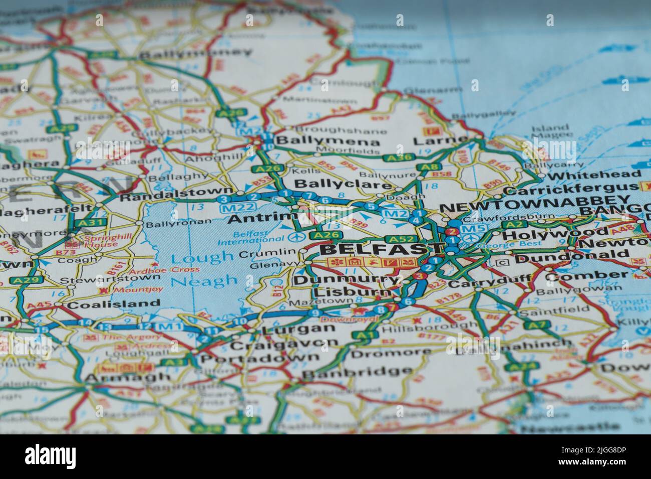 Belfast in Nordirland in Farbe in einer Atlaskarte Stockfoto