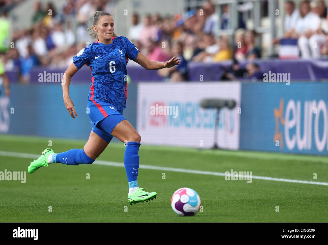 Rotherham, Großbritannien. 10.. Juli 2022. Sandie Toletti aus Frankreich während des Spiels der UEFA Women's European Championship 2022 im New York Stadium, Rotherham. Bildnachweis sollte lauten: Darren Staples/Sportimage Credit: Sportimage/Alamy Live News Stockfoto