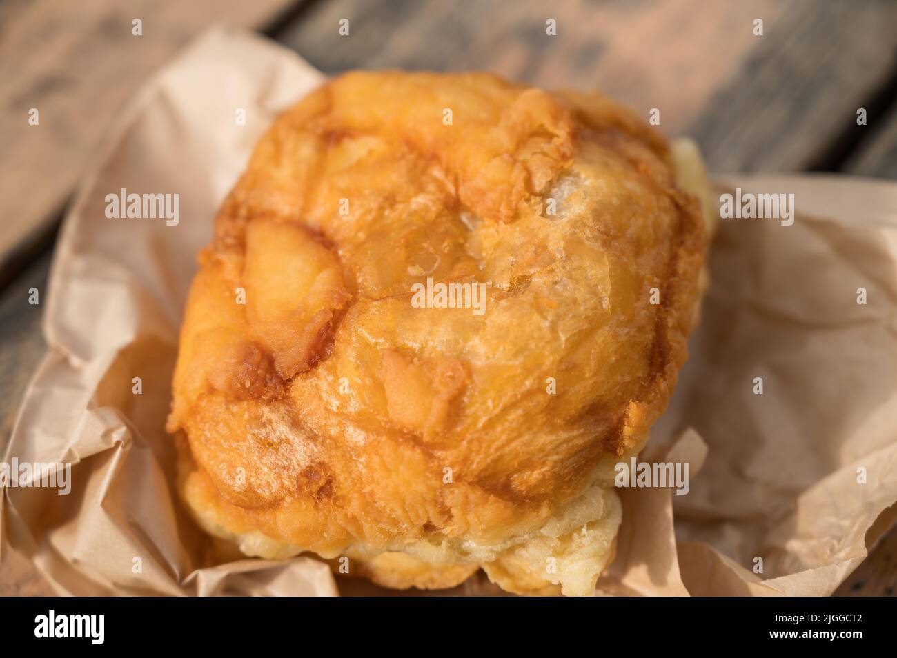 Traditionelles, hausgemachtes bannock-Brot der amerikanischen Ureinwohner oder Inder. Pemberton, BC, Kanada. Stockfoto