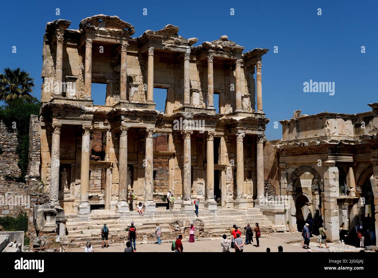 Das Bibliotheksgebäude unter den Ruinen von Ephesus in der Türkei Stockfoto