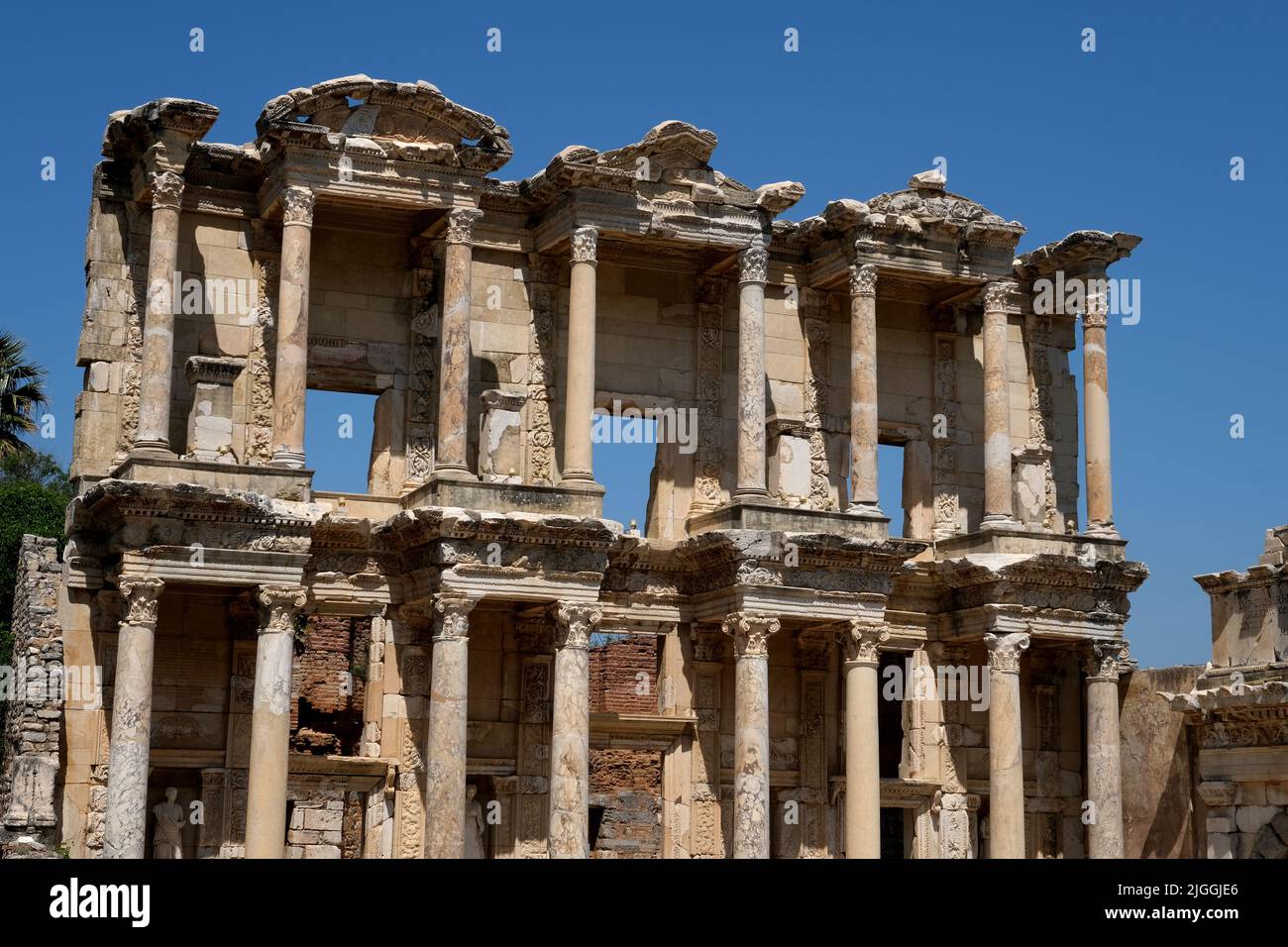 Das Bibliotheksgebäude unter den Ruinen von Ephesus in der Türkei Stockfoto