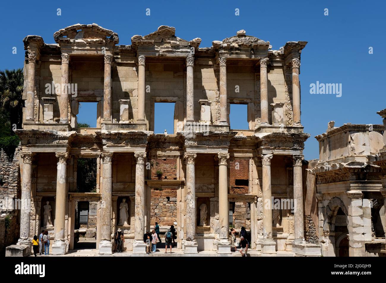 Das Bibliotheksgebäude unter den Ruinen von Ephesus in der Türkei Stockfoto