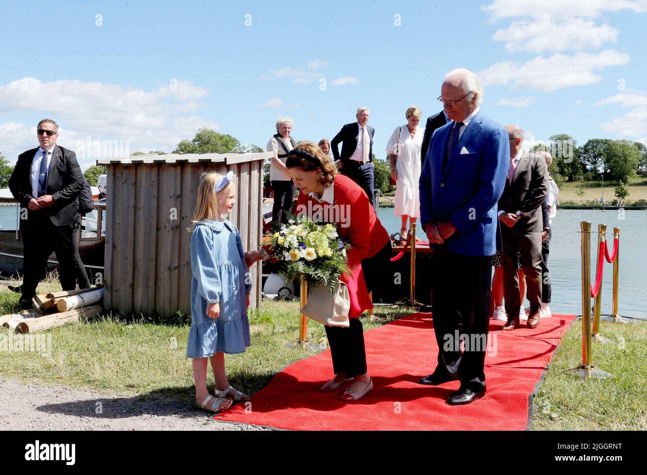 König Carl XVI Gustaf und Königin Silvia von Schweden kommen nach einer Bootsfahrt im Zusammenhang mit dem 200.-jährigen Jubiläum des Gota-Kanals am 9. Juli 2022 in Schweden an Bergs Schleusen an. Foto von Patrik Jonsson/Stella Pictures/ABACAPRESS.COM Stockfoto