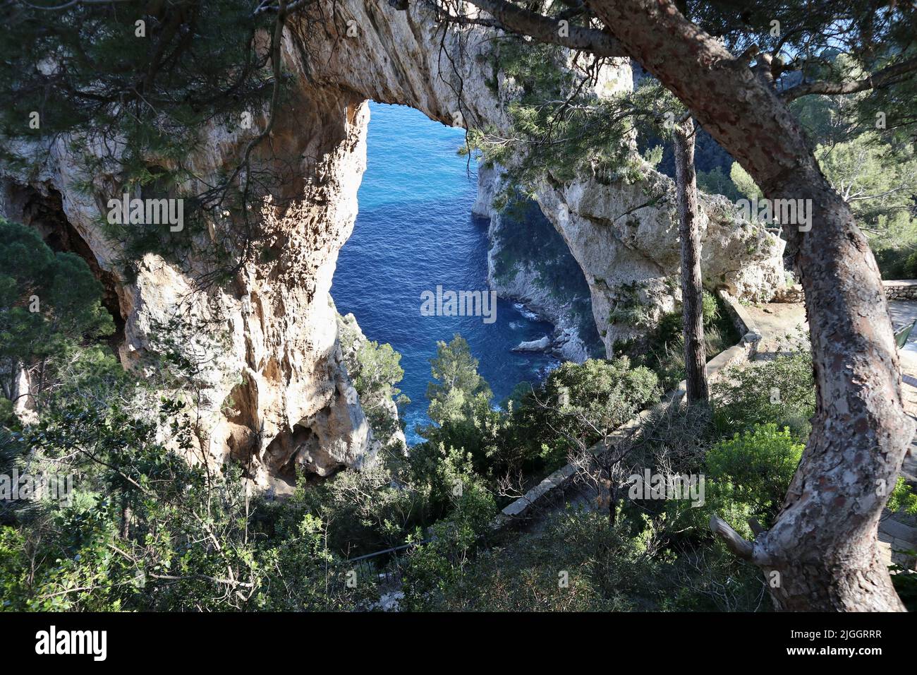 Capri - Arco Naturale dal belvedere superiore Stockfoto