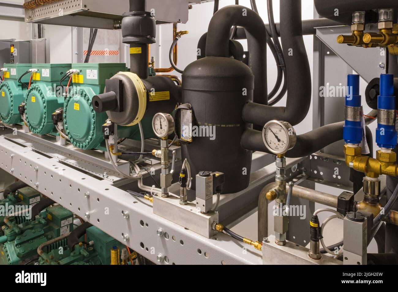 Industriemaschine mit Tank und Elektromotoren Stockfoto
