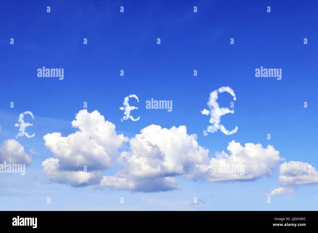 Geld verdienen. Großbritannien Pfund Sterling Zeichen in den Wolken. Wolke geformt als GBP-Währungssymbol. Britisches Pfund-Symbol aus Wolke. Business, deve Stockfoto