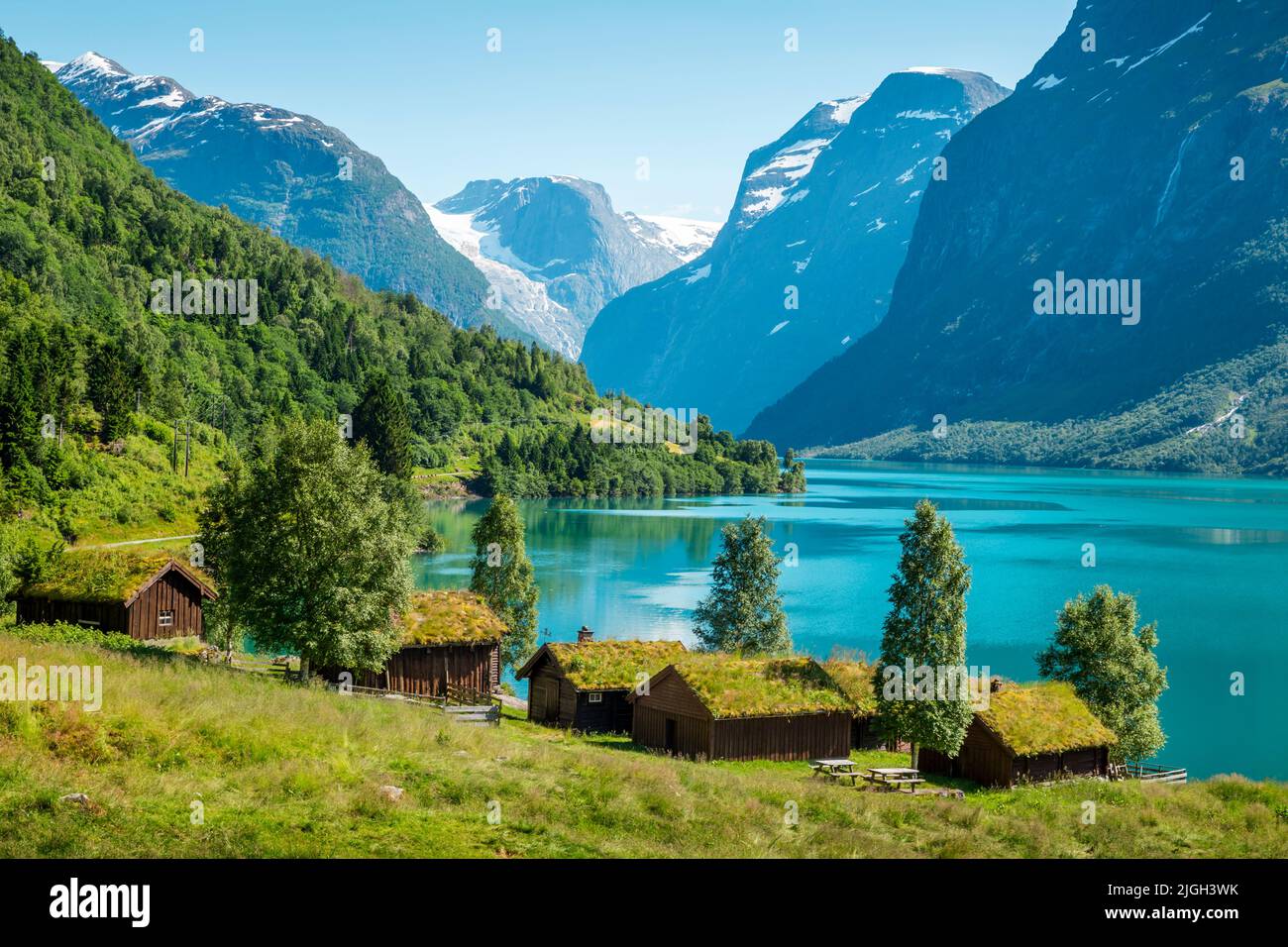 Panorama der norwegischen Landschaft mit traditionellem Bauerndorf Stockfoto