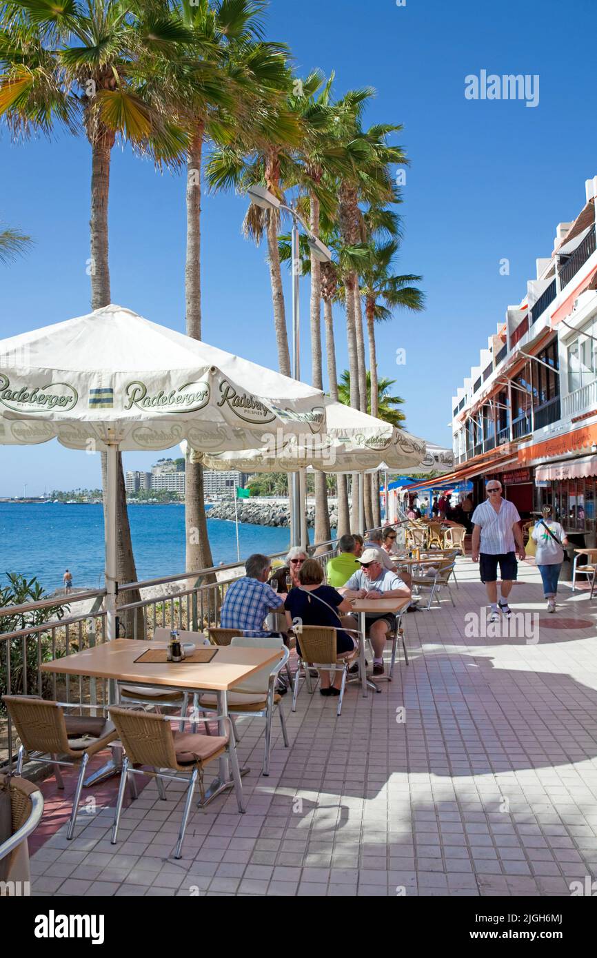 Restaurants und Bars an der Strandpromenade von Patalavaca, Arguineguin, Grand Canary, Kanarische Inseln, Spanien, Europa Stockfoto