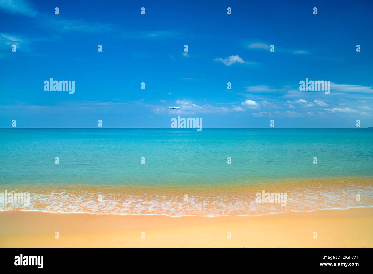 Blick auf die Küste vom Strand aus. Stockfoto
