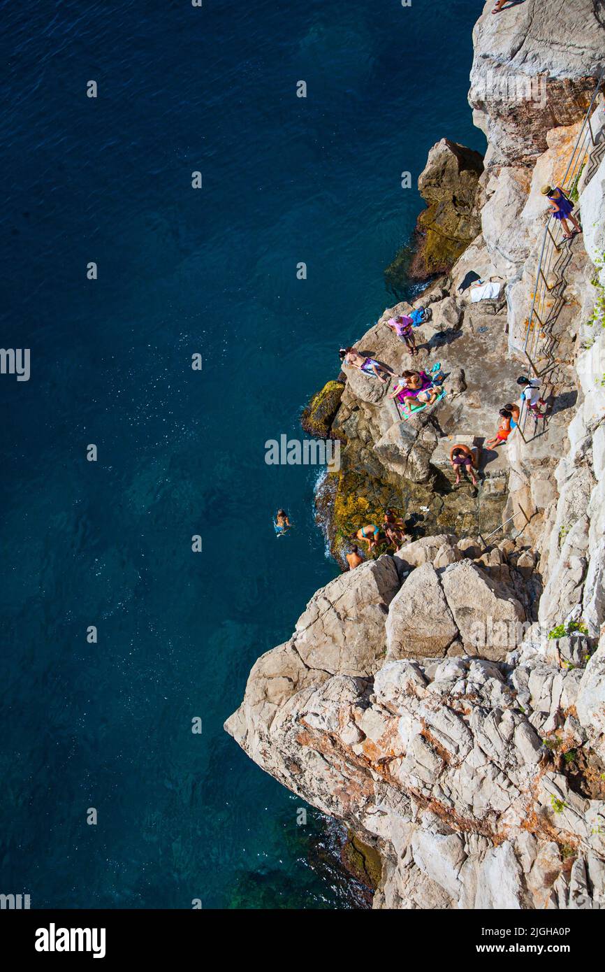 Sonnenbaden in Dubrovnik, Kroatien Stockfoto