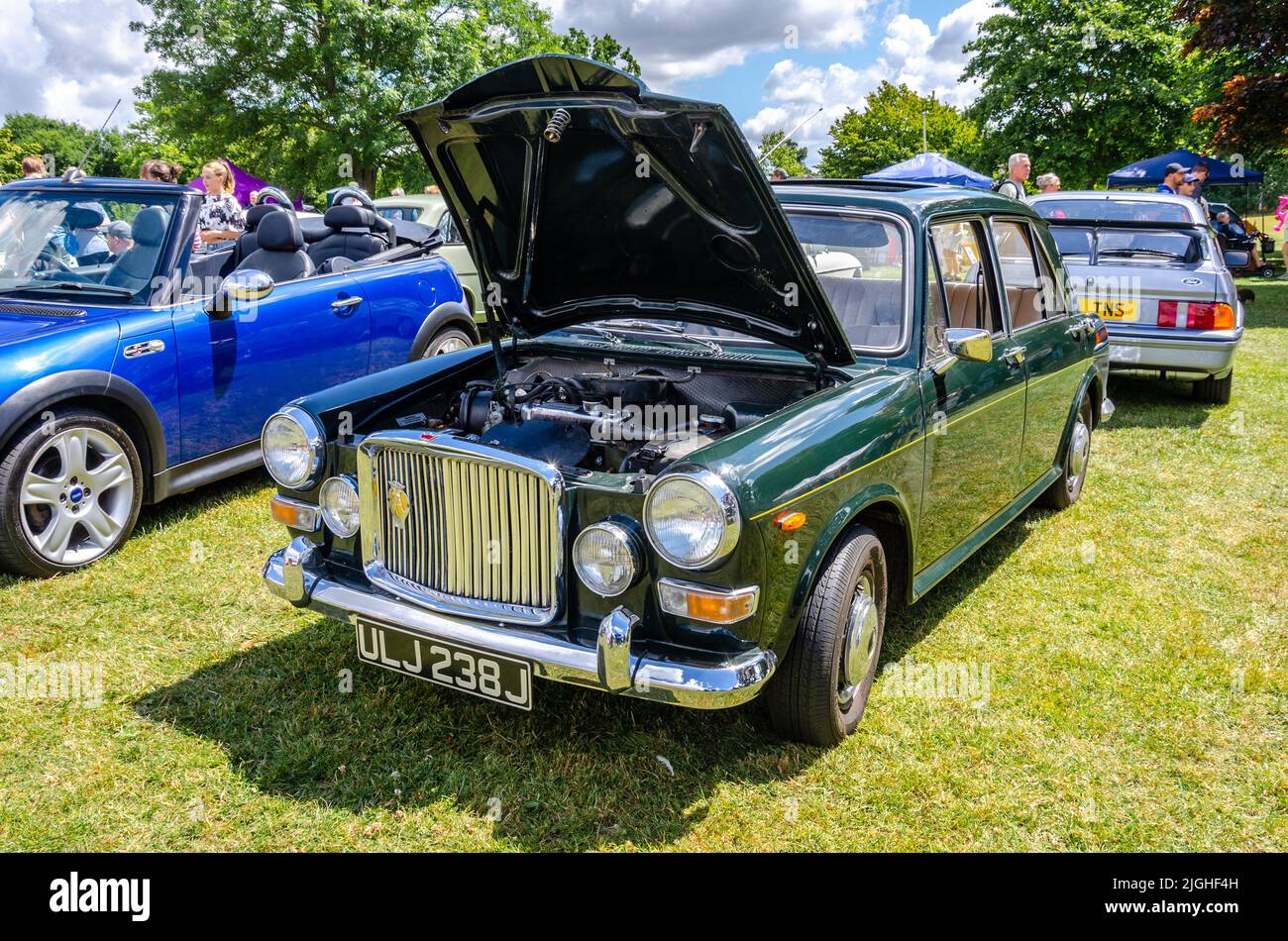 Vorderansicht eines Oldtimers der Austin Princess 1300 Vanden Plas aus dem Jahr 1970 auf der Automobilausstellung in Reading, Großbritannien Stockfoto