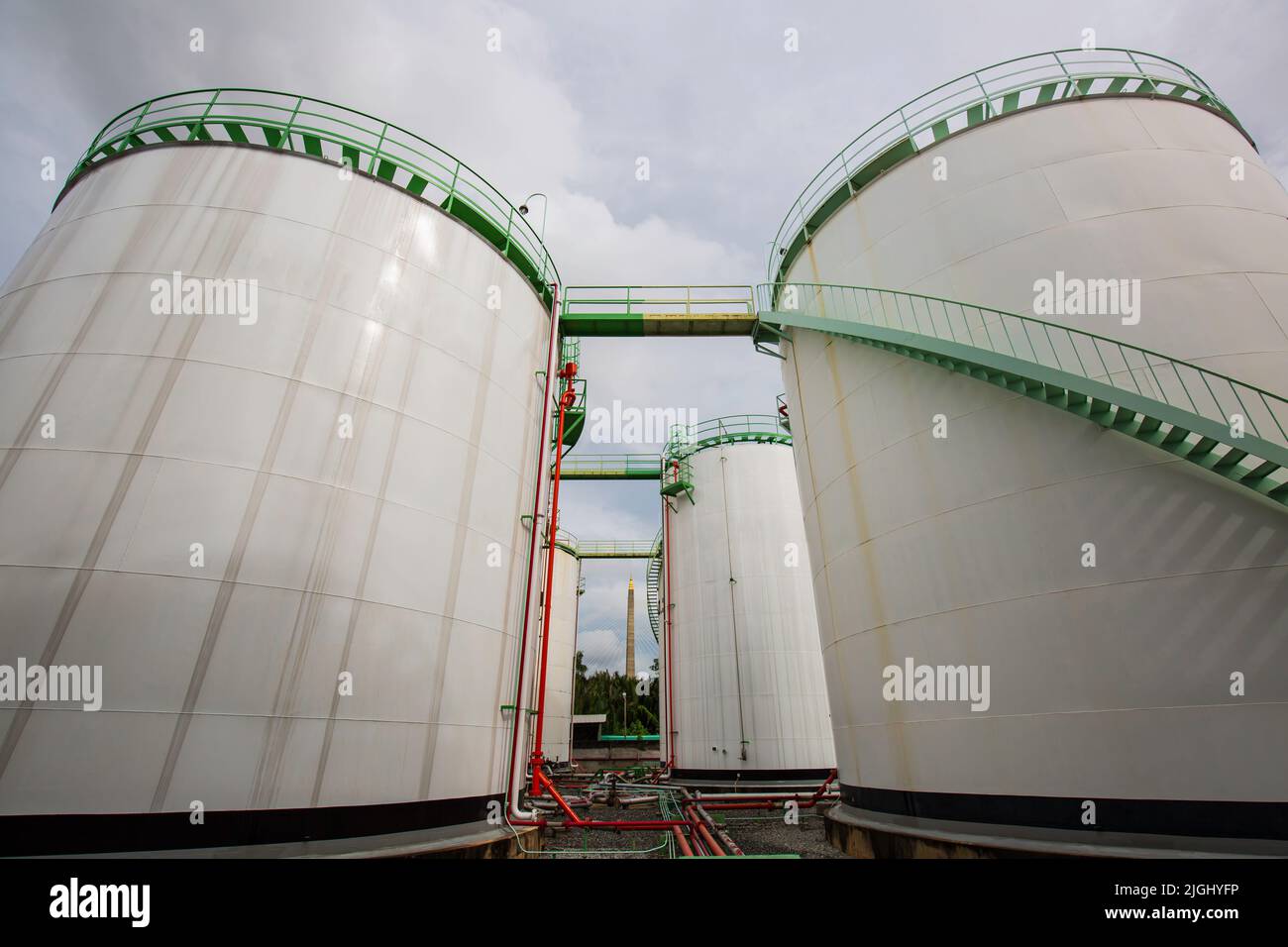 Chemische Industrie Tank Lagerung weißen Kohlenstoffstahl der Tank. Stockfoto