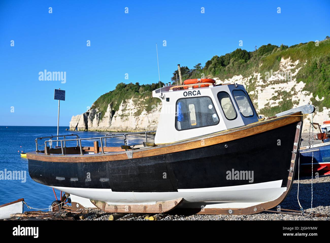 Bier Devon Makrelenangeln Boote am Strand Stockfoto