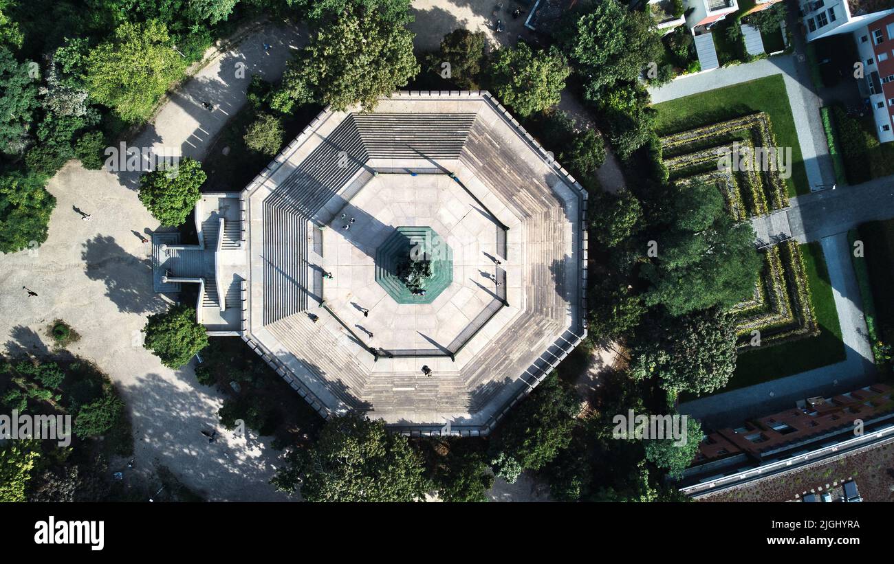 Das Bild zeigt das Nationaldenkmal der Befreiungskriege im Viktoriapark Kreuzberg/Berlin. Sie wurde zwischen 1817 und 1821 erbaut. Stockfoto