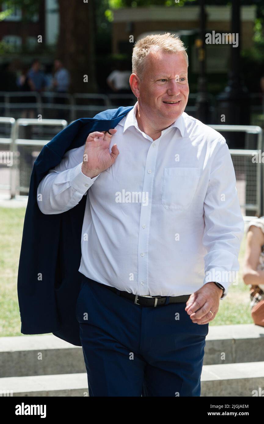 London, Großbritannien. 11.. Juli 2022. Lord Frost trifft in den Churchill war Rooms in Westminster ein, um an der Enthüllung des Manifests für Steuersenkungen teilzunehmen, das von der konservativen Vorwärtskämpfergruppe organisiert wurde. Der detaillierte Zeitplan für den Wettbewerb, um Boris Johnsons Nachfolger nach seinem Rücktritt als Vorsitzender der Konservativen Partei zu finden, wird nach der Wahl eines neuen Ausschussvorsitzenden des 1922 am Montagabend festgelegt. Quelle: Wiktor Szymanowicz/Alamy Live News Stockfoto