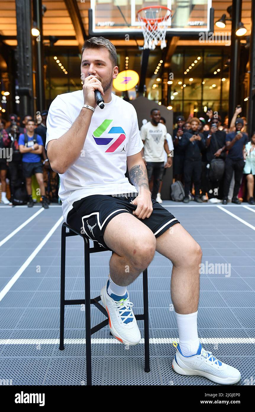 Luka Doncic (NBA) - Luka Doncic à l'Opening Event Airness à Paris le 7 juillet 2022 Stockfoto